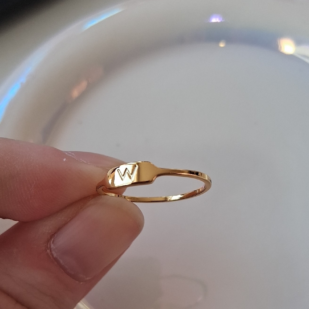 Gorjana Gold Initial 'W' Signet Ring